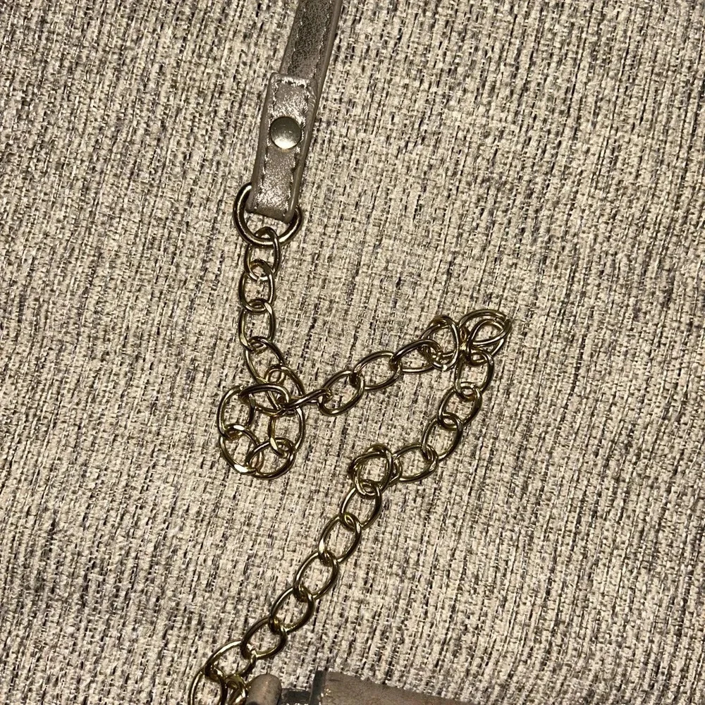 😍metallic toned purse with metal chain - Picture 3 of 8